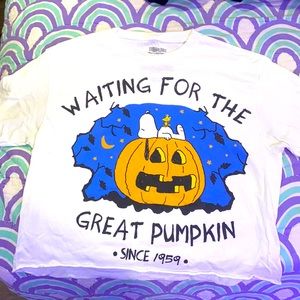 size small cropped t shirt. 100% cotton. made in honduras.